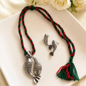 Fish thread necklace
